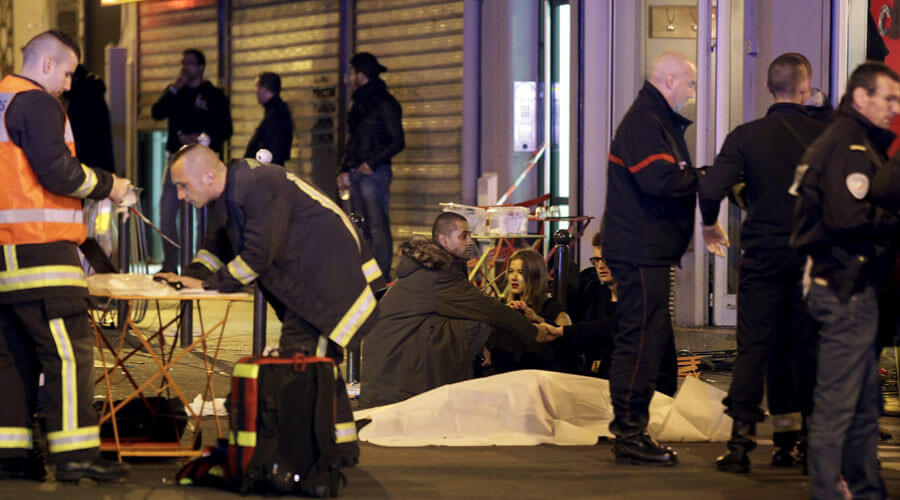 На десетине мртвих и рањених у терористичким нападима у Паризу! (видео)