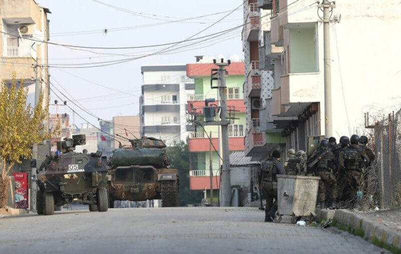 Рат у Турској: Тенкови на улицама, воде се уличне борбе! (видео)