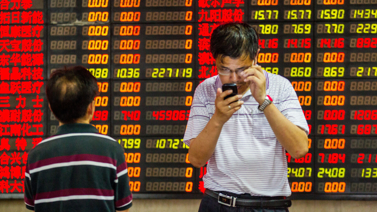 Привремено обустављен рад кинеских берзи због наглог пада вредности индекса