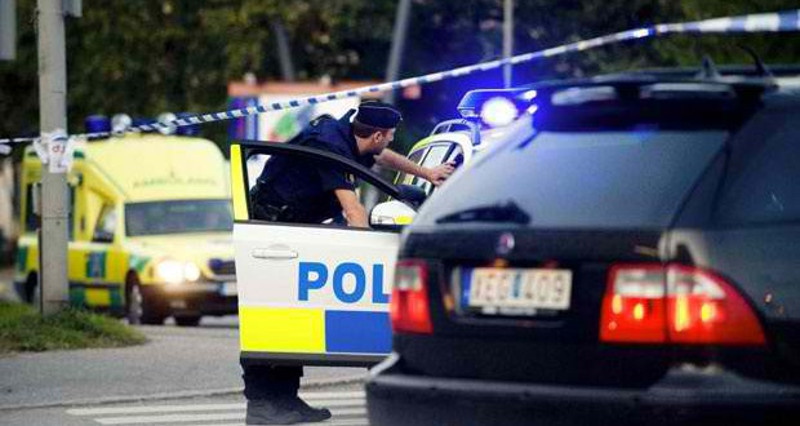 Шведска: Десетине маскираних мушкараца тукло миганте и њихову децу