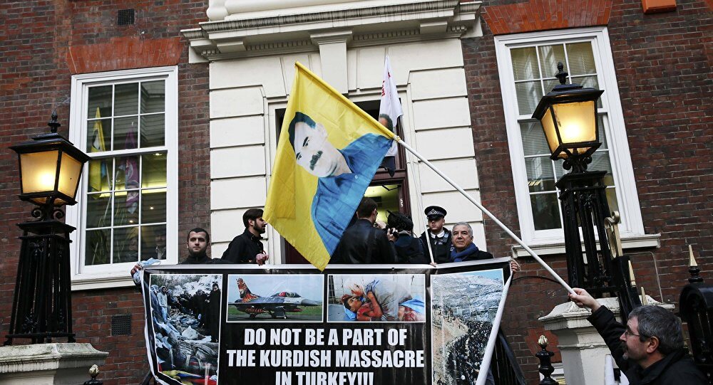 FREE KURDISTAN! Курди блокирали седиште Камеронове партије у Лондону