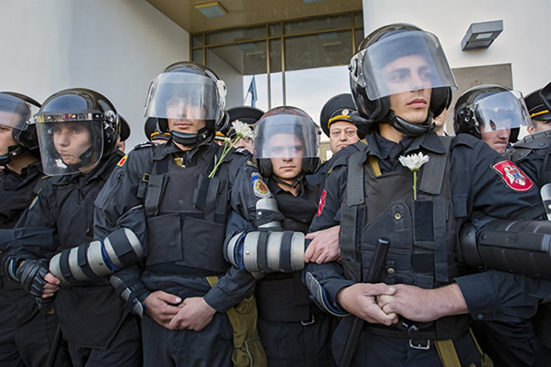 Демонстранти продрли у парламент Молдавије - у болницама седам полицајаца и три учесника протеста