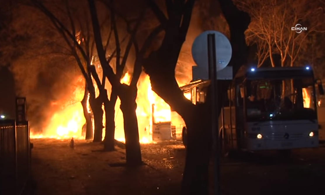 Моћна експлозија у Анкари: У терористичком нападу погинуло 28 турских официра, 61 рањен (видео)
