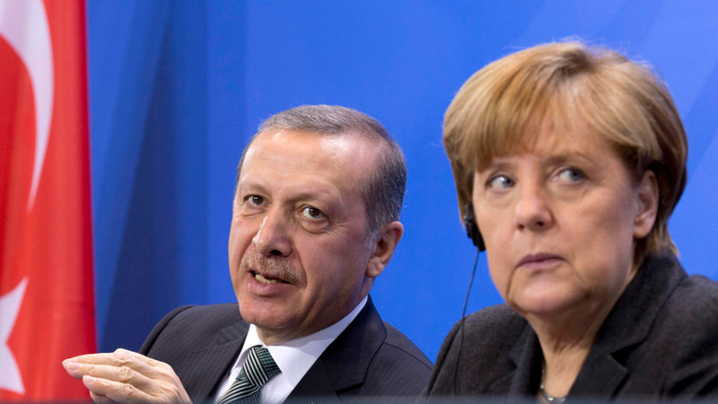 "Фигаро": Немачка поставила ултиматум Турској да за 10 дана смањи прилив миграната у Европу