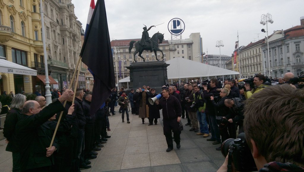 Усташе марширају Загребом док се ЕУ чешља