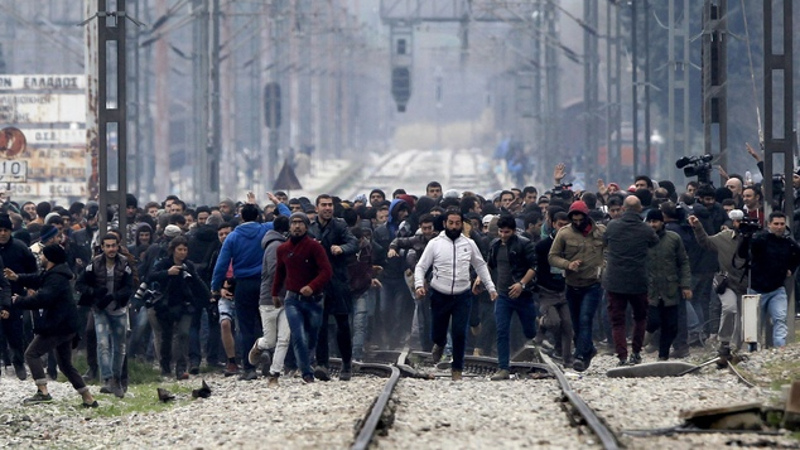 Николић: Србија ће затворити границу за мигранте!