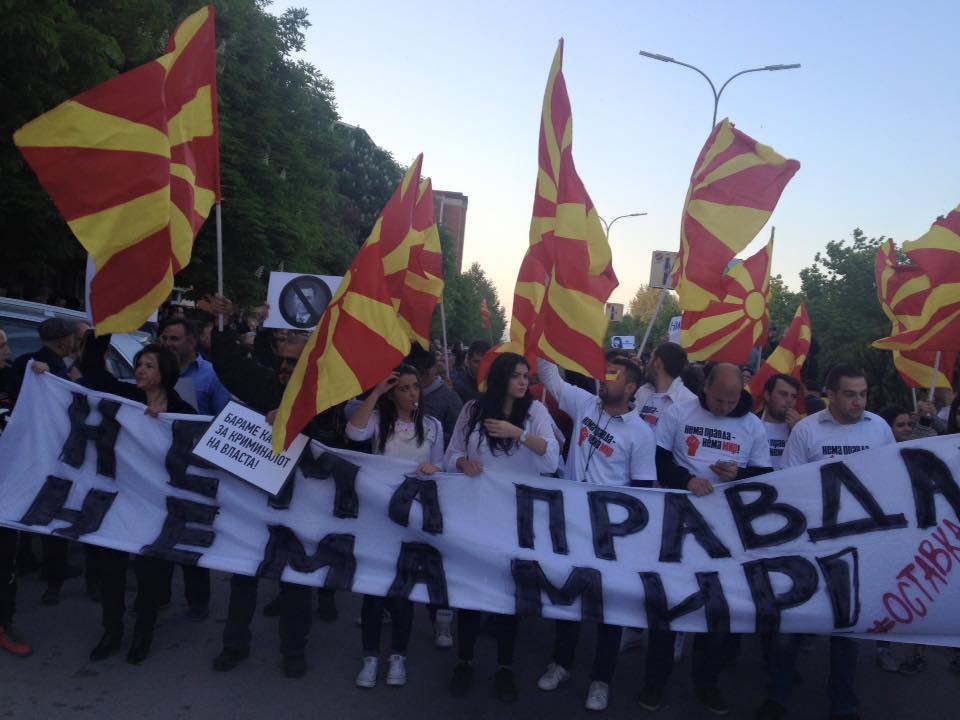Наставак уличних протеста, Македонија под претњом санкција ЕУ