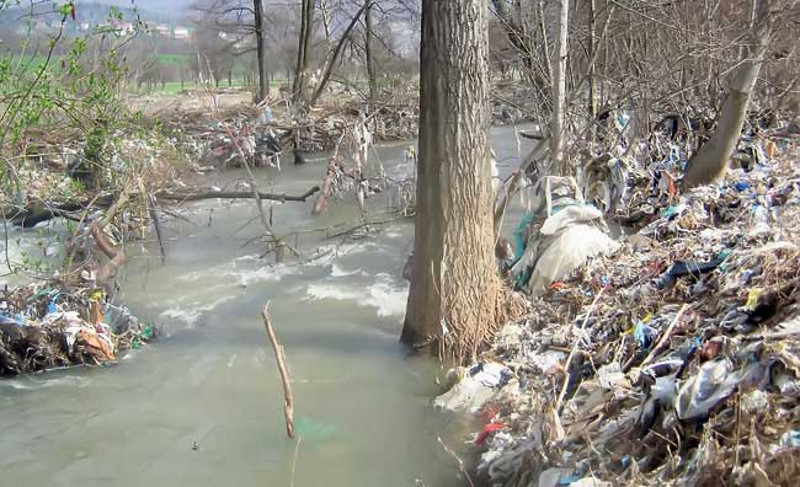 Река Рашка постала канал за отпад