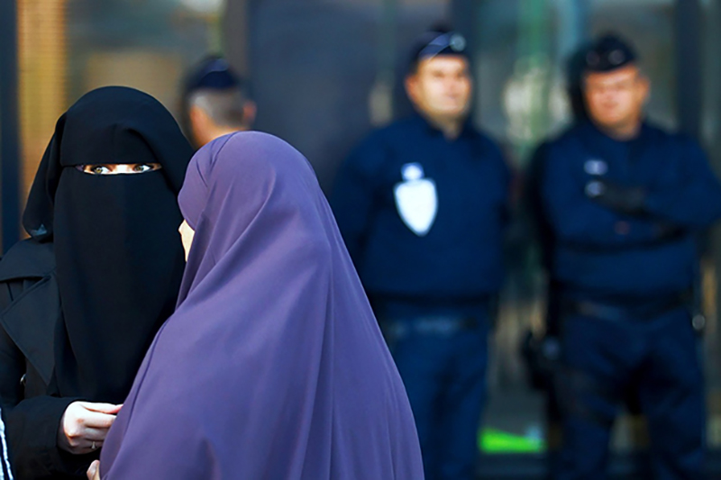 Европи анемичних „евнуха“ са пет сексуалних полова главе ће доћи ислам
