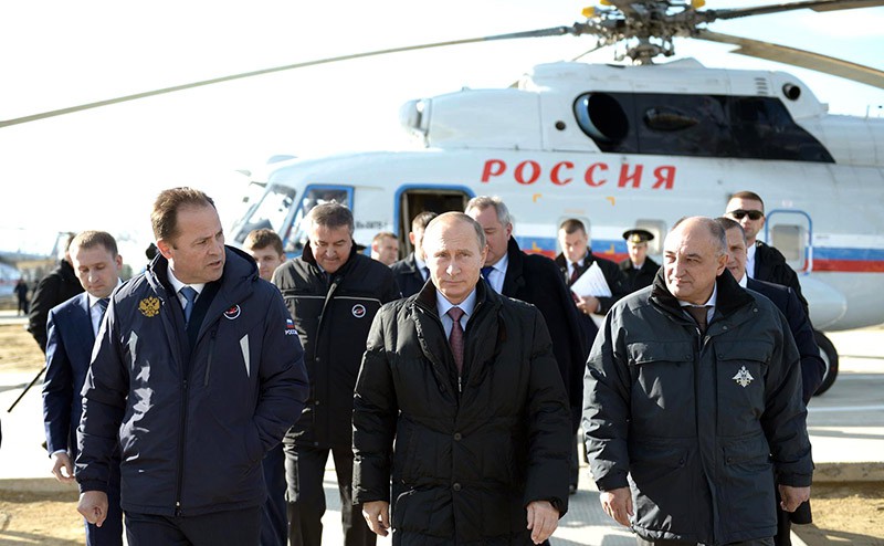 Путин делио укоре и упозорења: И Рогозину пацке због одлагања лансирања