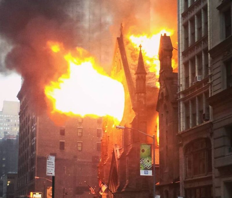 Ватрогасци: Неугашене свеће изазвале пожар у српској цркви у Њујорку