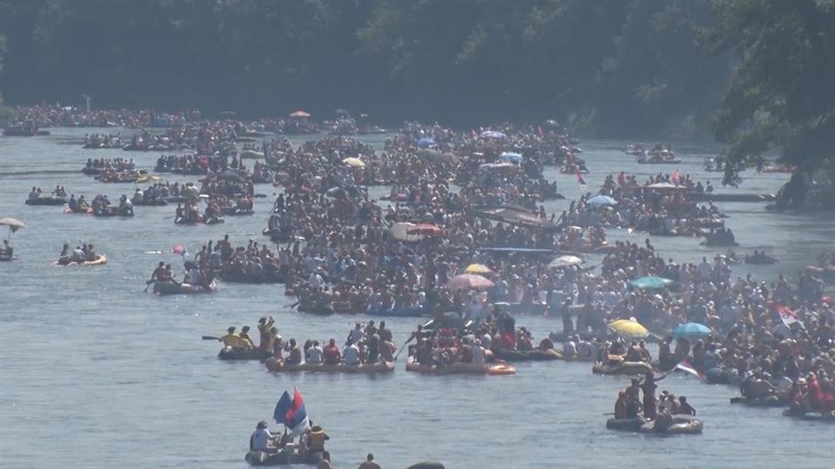 Највећи карневал на води - 20.000 људи пловило Дрином (видео)