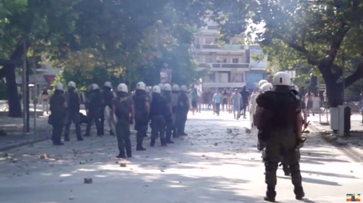КУВА У ГРЧКОЈ: Сукоб националиста и полиције током марша муслимана (видео)