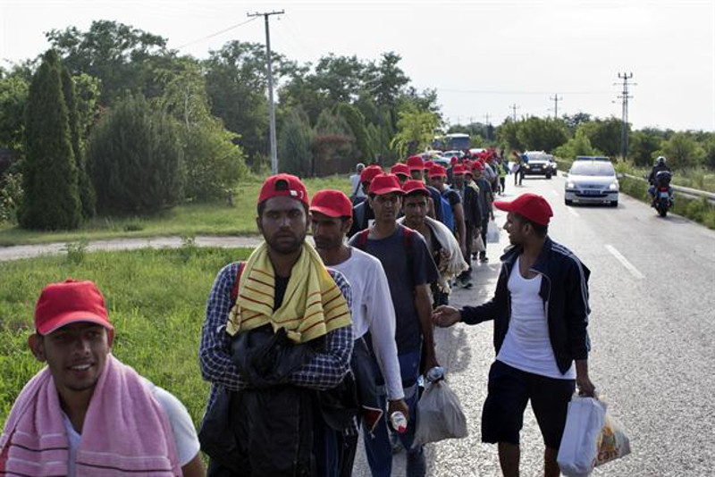 МАЂАРСКА НЕ ПОПУШТА Мигранти остају у Хоргошу, власти одбиле да их пропусте