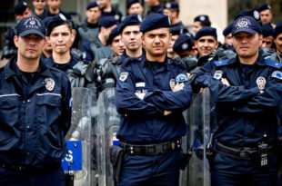 Турске власти отпустиле 9.000 полицајаца