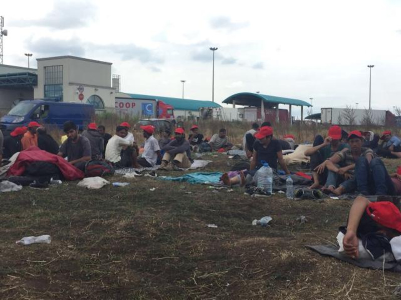 Мигранти масовно траже азил у Србији