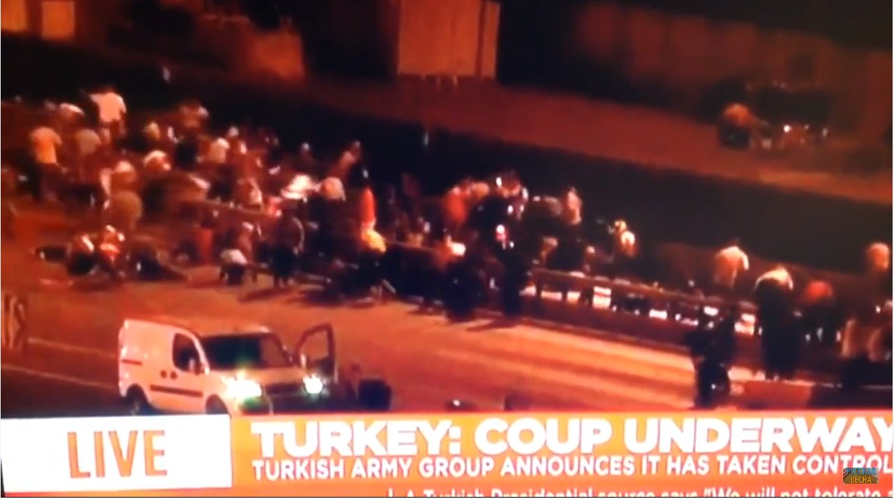 Турска војска отворила рафалну ватру на протестанте у Истанбулу, жестока битка на аеродрому (видео)