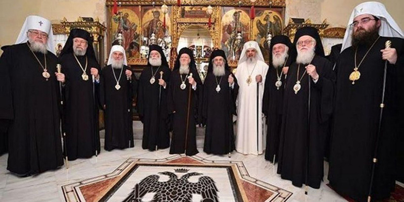 На Криту је патријарх Вартоломеј показао намеру да понови тужни пут западног папизма
