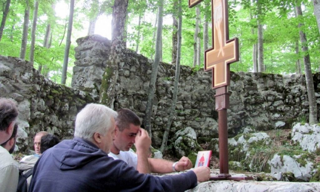 Служењем парастоса побијеним Србима обиљежен дан сјећања на Јадовно
