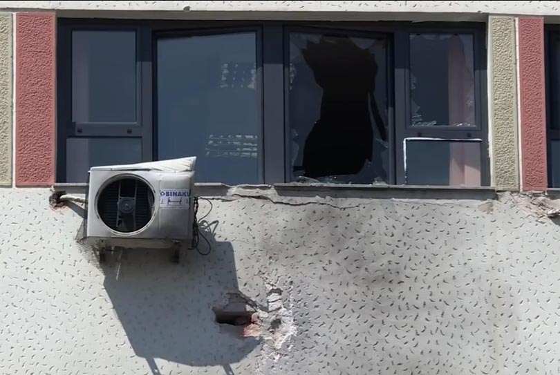 ТЕРОРИСТИ НИШАНЕ ТЕРОРИСТЕ! Зграда шиптарског "парламента" у Приштини погођена из ракетног бацача