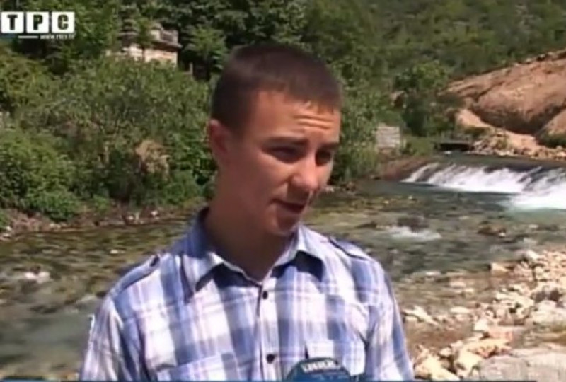 А СВИ СУ МУ СЕ СМЕЈАЛИ: Зоран (19) направио хидроцентралу како би његова бака имала струју! (видео)