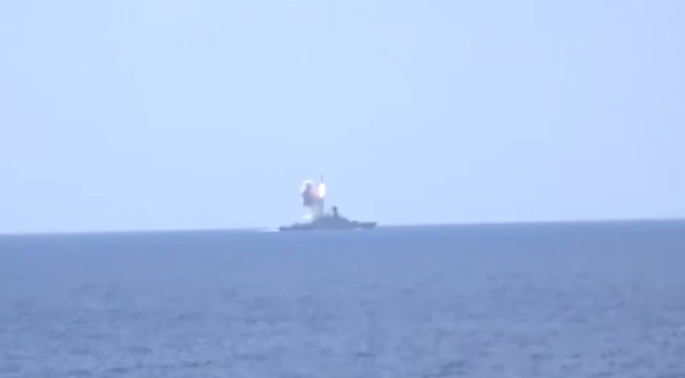 Из Медитерана крстарећим ракетама по терористима у Алепу (видео)