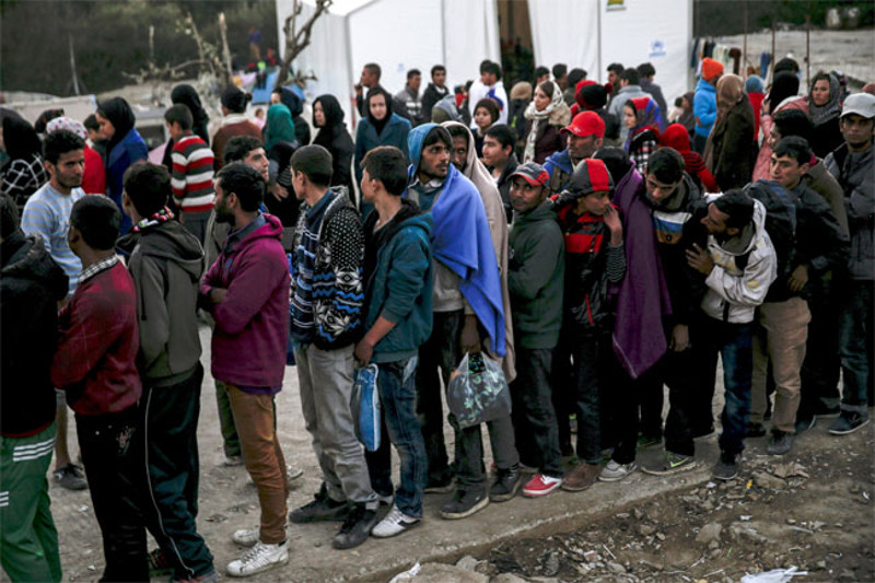 Док у Грчкој енормно расте број миграната бриселски ЕУ базмозгаћи се чешкају