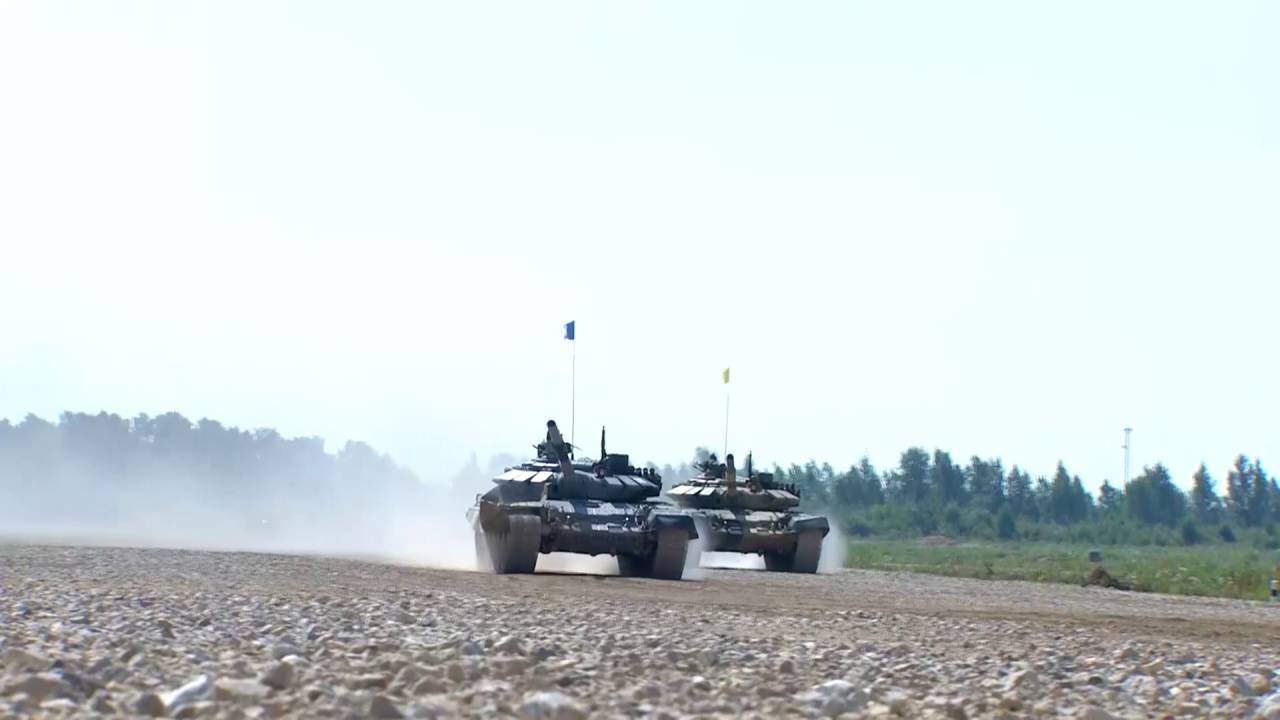 Погледајте како српске посаде растурају на тенковском биатлону у Русији (видео)