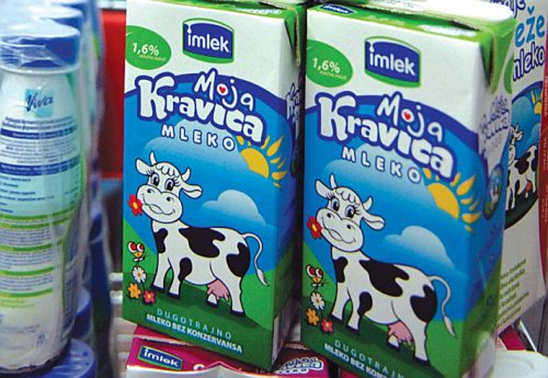 Синдикат: Вучићево "повећање" радничког минималца није довољно ни да се дневно купи литар млека!