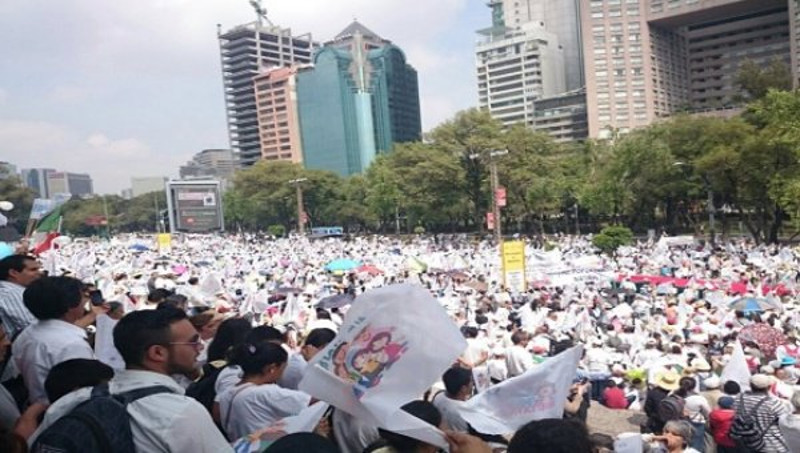 Масовни протести против содомитских бракова у Мексику