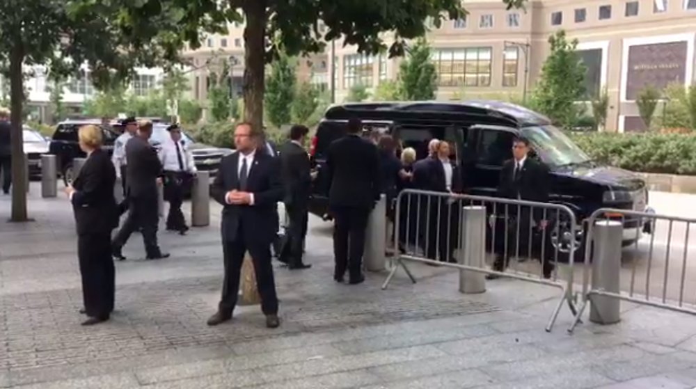 Хилари Клинтон колабирала на комеморацији у Њу Јорку (видео)