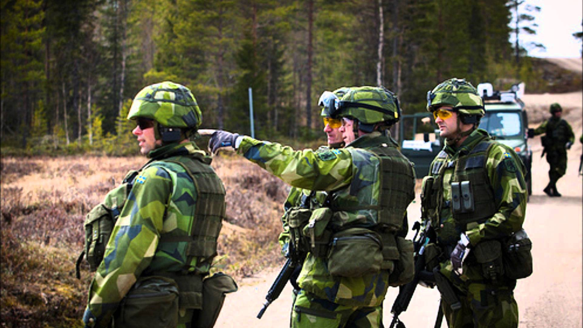 Шведска поново уводи обавезни војни рок