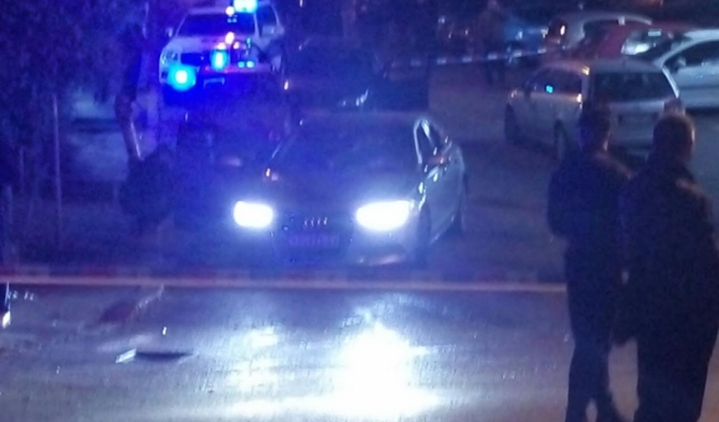 Рафална паљба у Београду, изрешетано возило, има мртвих а министар Стефановић се по обичају чешља