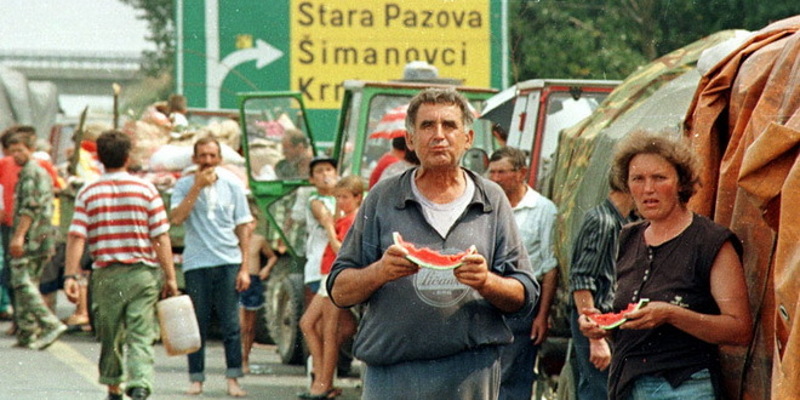 КОМЕСАРИЈАТ УПОЗОРАВА: Уместо Сиријаца гледајмо наше избеглице! 10,000 Срба из Хрватске на улици