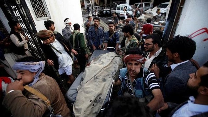 Саудијски зликовци бомбардовали сахрану у Јемену, најмање 140 мртвих (видео)
