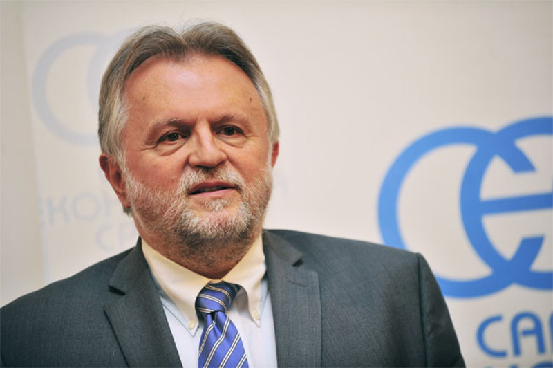 Шарлатан Вујовић поносан што Србија обезбеђује подрђку ММФ-а и Светске банке док му народ буквално скапава од глади