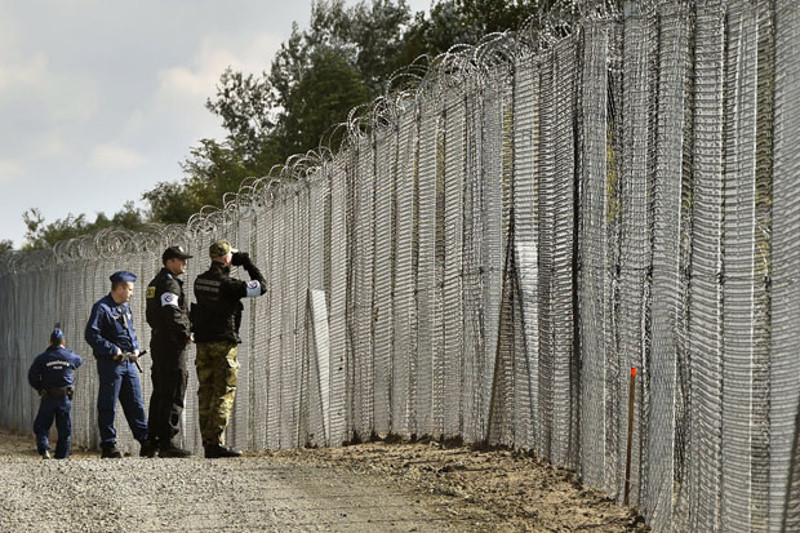 Мађарска гради нову ограду на граници са Србијом