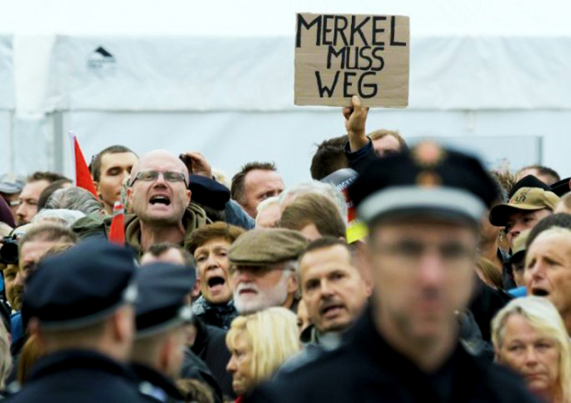 Меркелова извиждана у Дрездену - на прослави 26-годишњице немачког уједињења (видео)