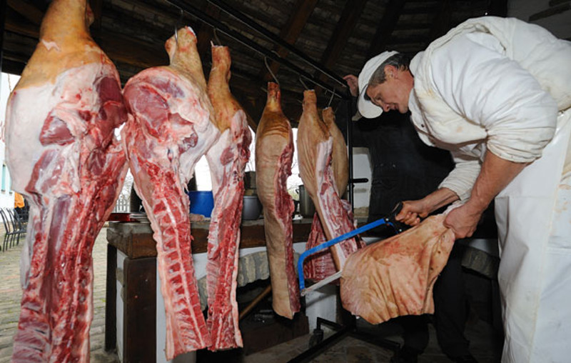 Укидање прелевмана на увоз млека и меса из ЕУ - КАТАСТРОФА за домаће произвођаче