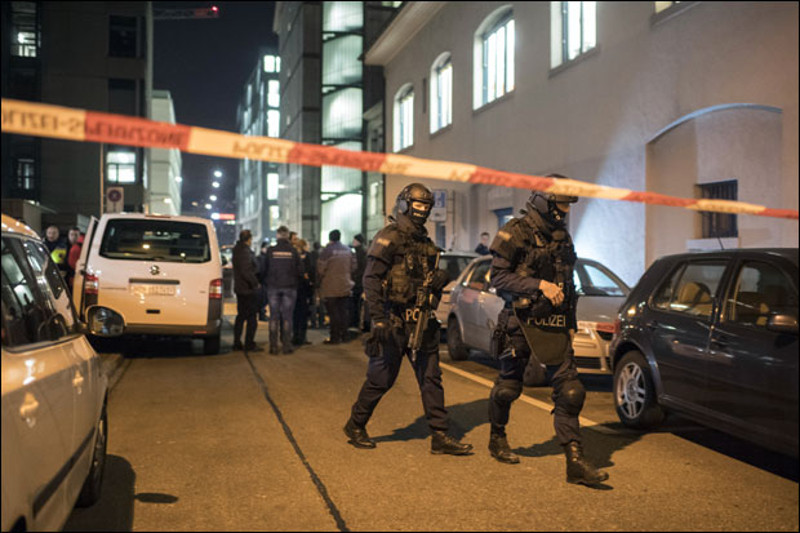 У Цириху наоружани мушкарац ранио неколико људи
