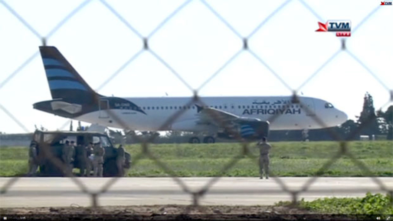 Отет либијски авион са 118 људи, отмичари претили екплозивом