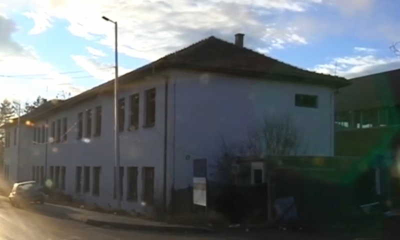 Шиптарски терористи руше последњу српску школу у Обилићу