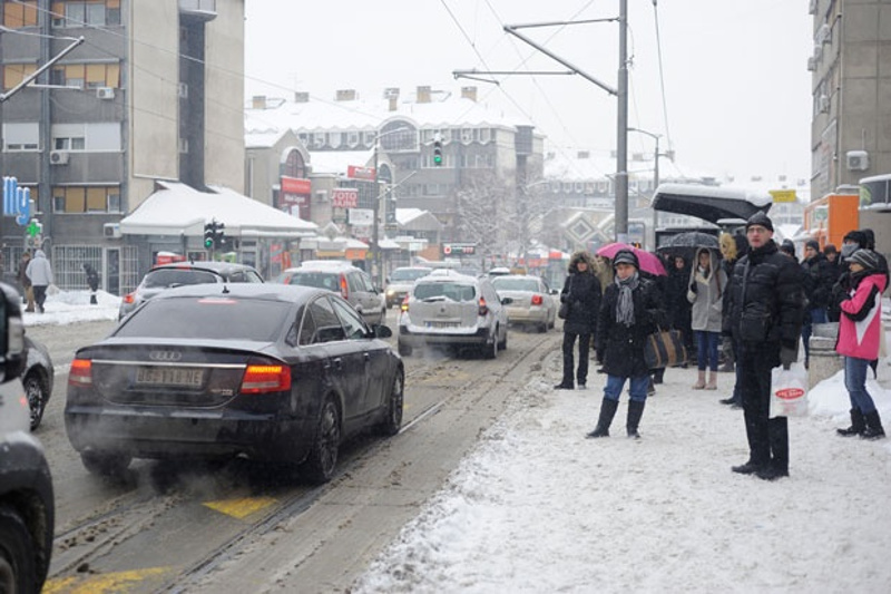 Због неспособног и лошег управљања Београд је у потпуном колапсу због осам центиметара снега