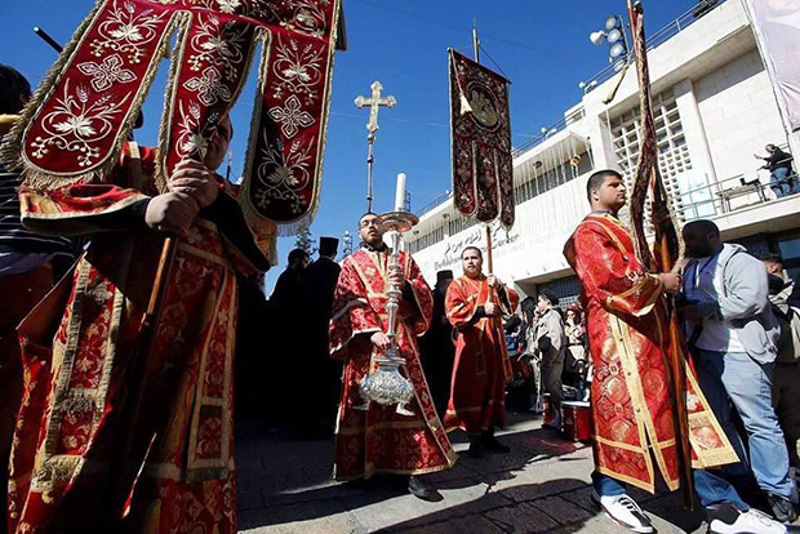 Православни верници славе Бадњи дан у Витлејему