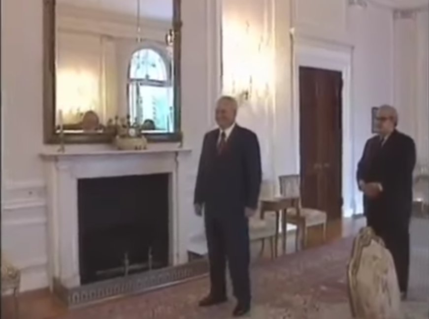 ЕКСКЛУЗИВНО: Слободан Милошевић - са страним делегацијама, ћаскање са камерманом (видео)