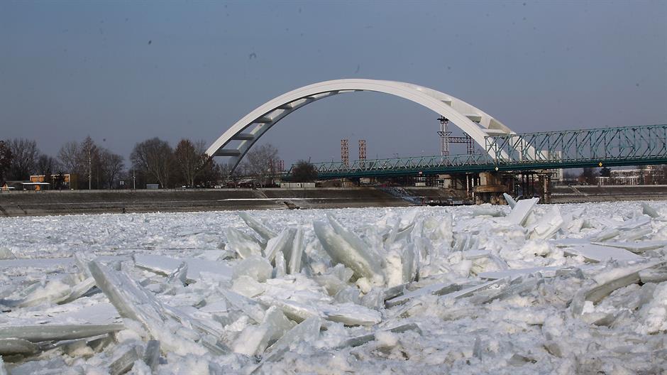 Лед на рекама може да утиче на снабдевање и цене горива
