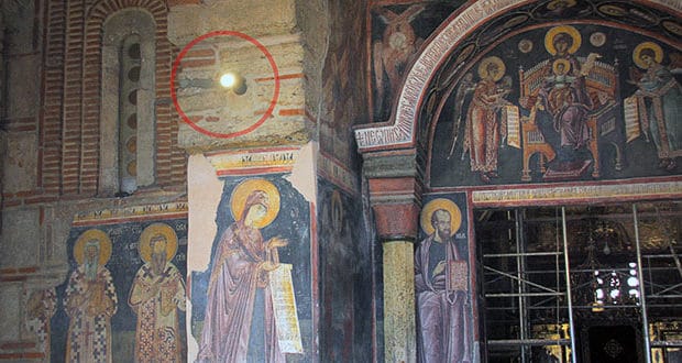 Екуменистичко-унијатско папска секта у СПЦ од манастира Грачанице прави галерију слика и уништава светињу!