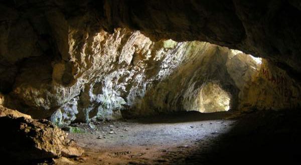Пећина Кађеница – српско губилиште и светилиште