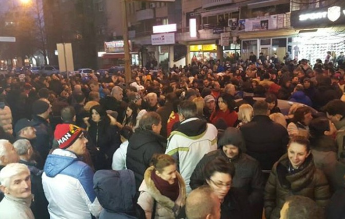 Присталице ВМРО-ДПМНЕ на улицама широм Македоније
