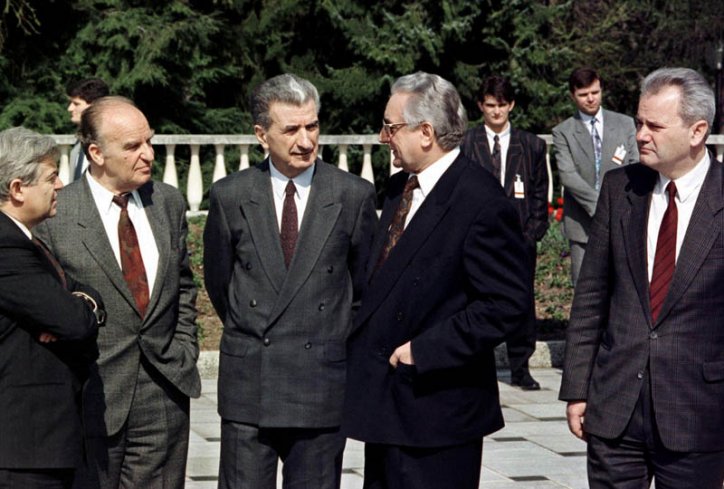 Немачка политички патуљак, ЕУ личи на Југославију пред распад